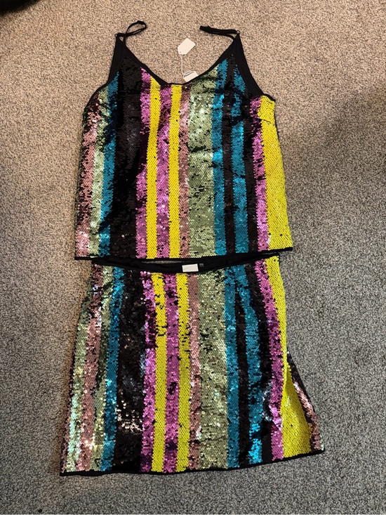 Lia Dresses & Skirts - Women’s sleeveless sequin top and mini skirt size M NWT